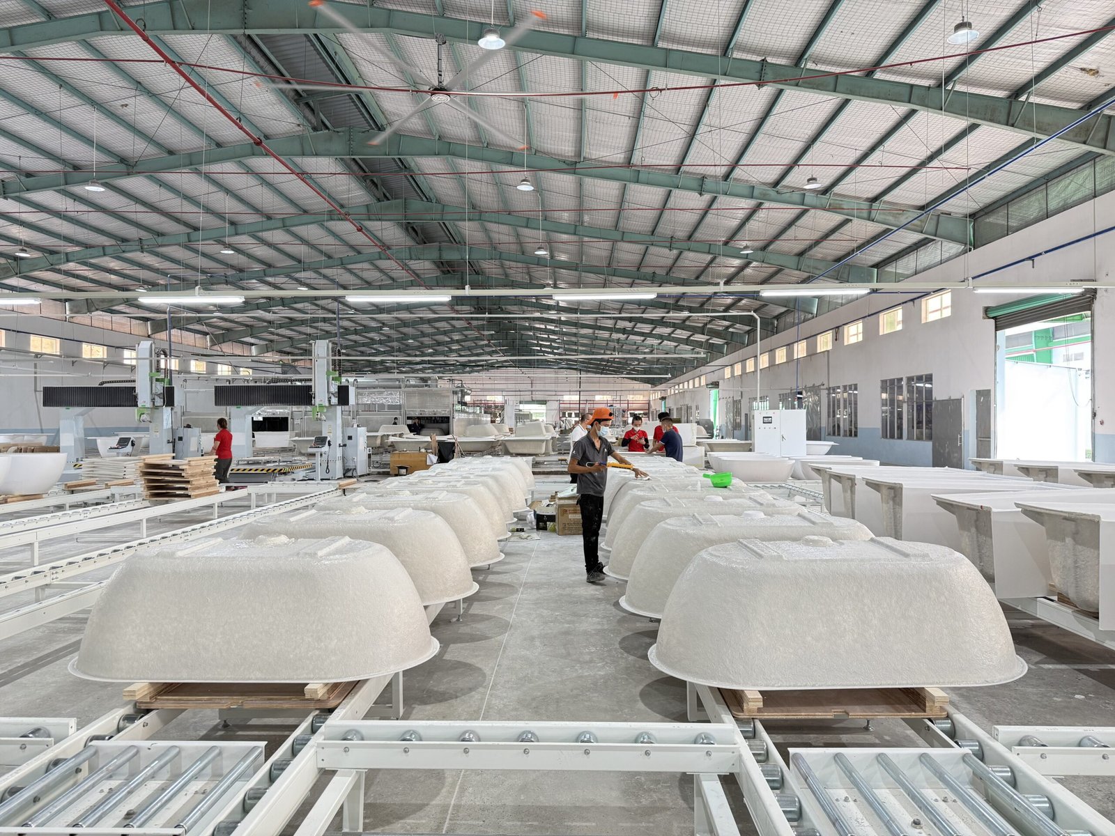 Acrylic bathtub manufacturing workshop in Vietnam