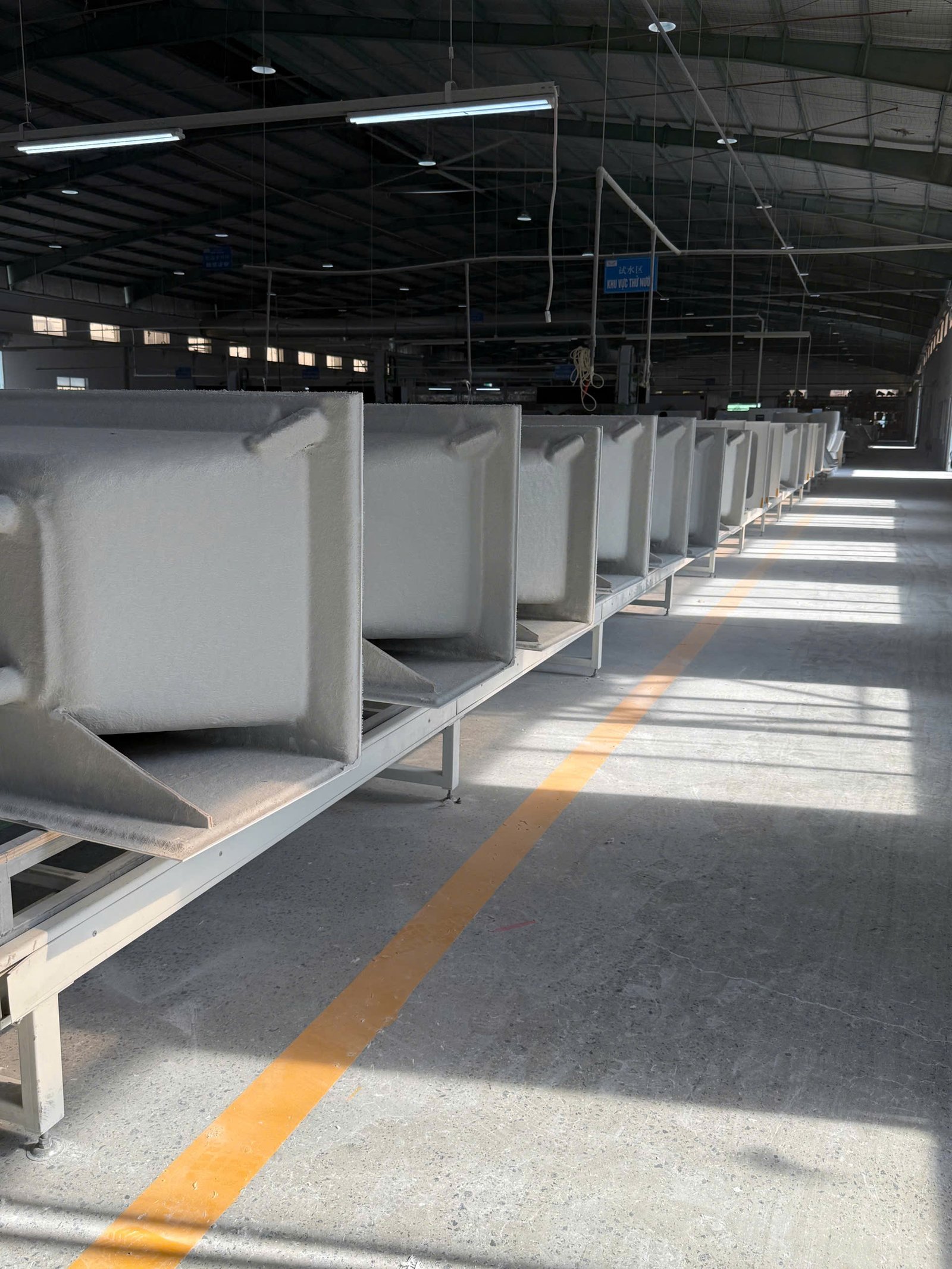 Acrylic bathtub production line at SALVERE factory in Vietnam